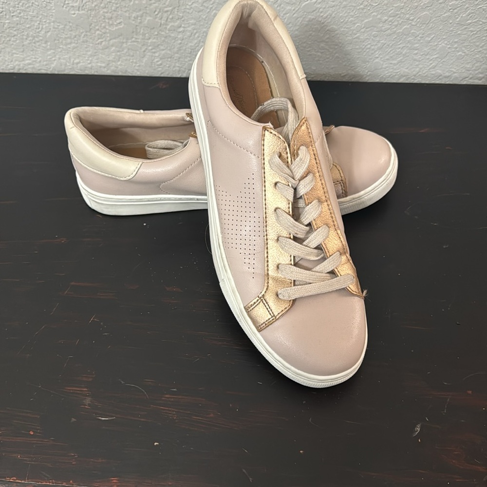 Universal Thread Brand . In good condition - Picture 2 of 5